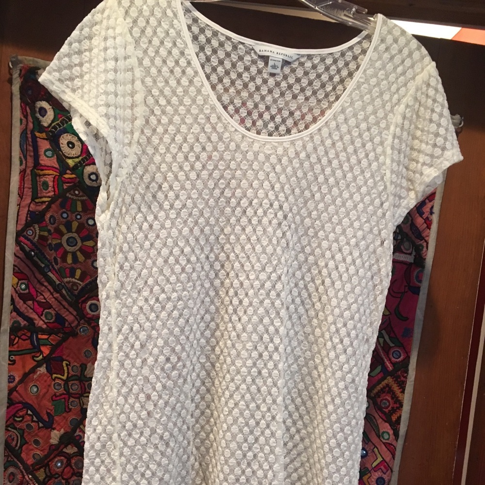 Banana Republic cream lace cap sleeve top.